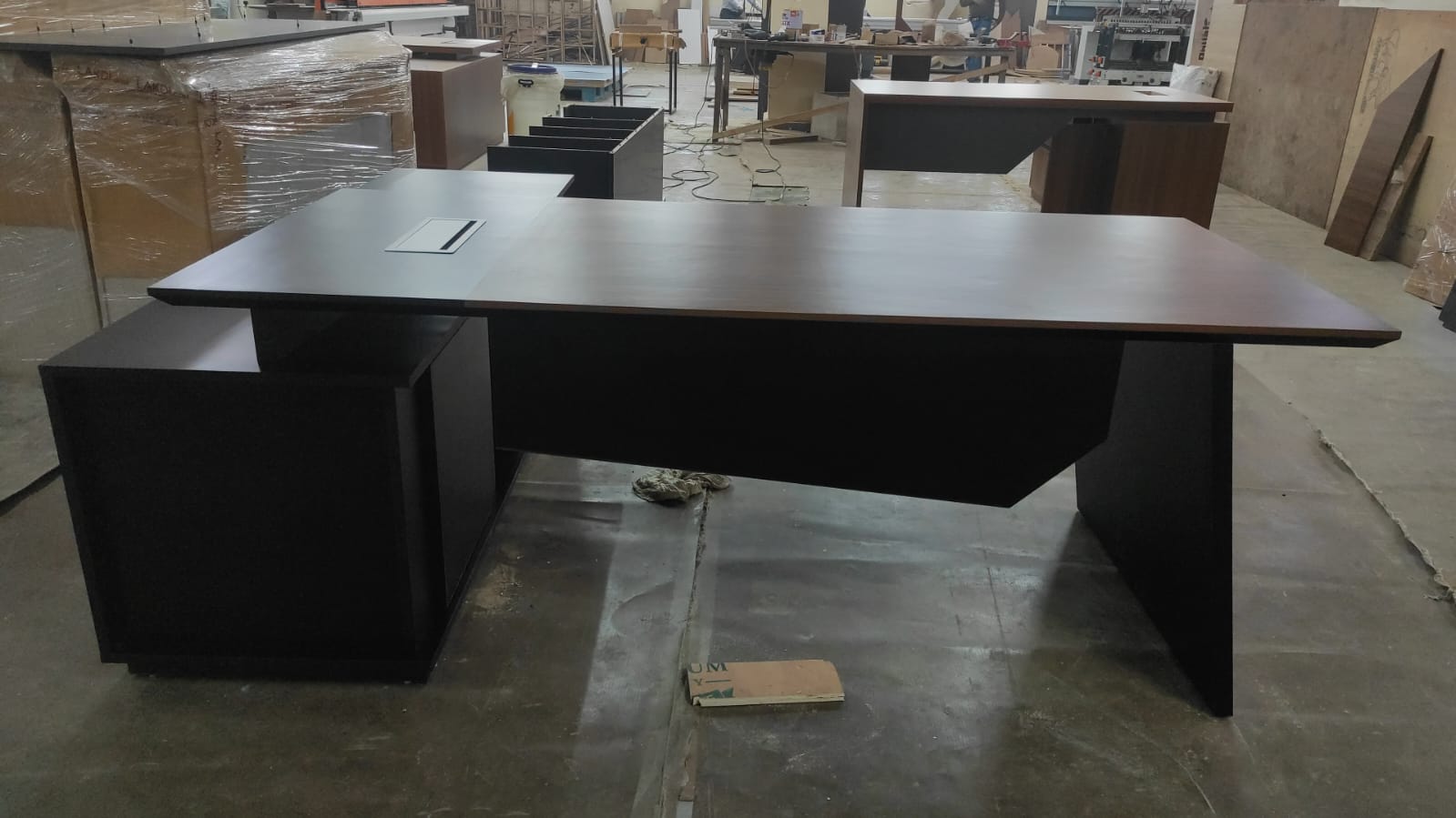 Director L-Shape Table Luxury Modern Office Desk with Made in MDF and  Drawers, Shelves, and CPU Storage Space