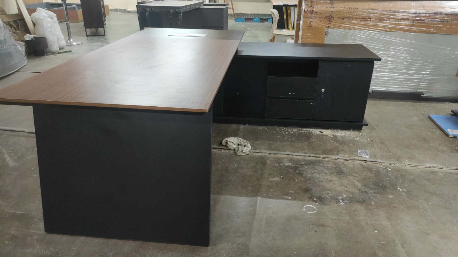 Director L-Shape Table Luxury Modern Office Desk with Made in MDF and  Drawers, Shelves, and CPU Storage Space