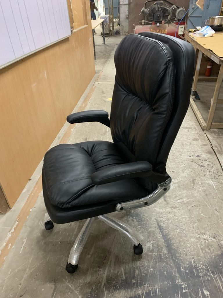 Comfortable Director Chair with Adjustable Armrest