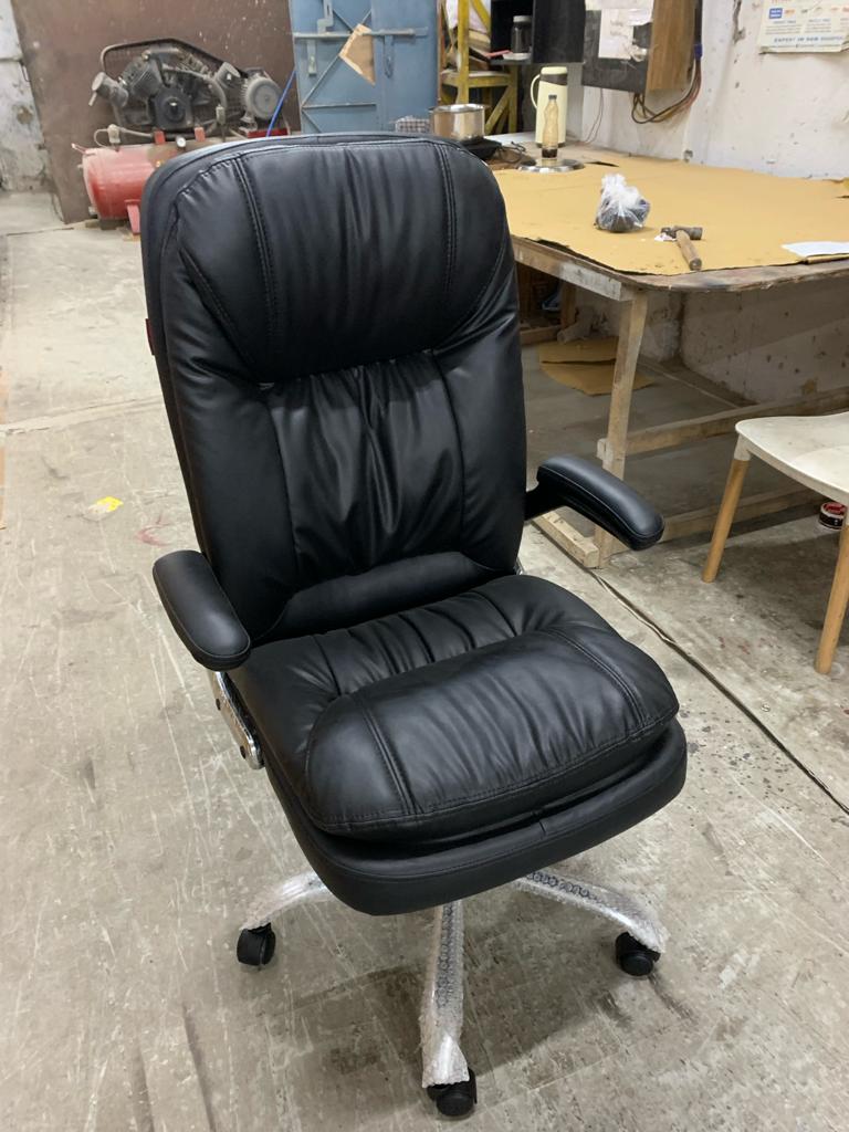 Comfortable Director Chair with Adjustable Armrest